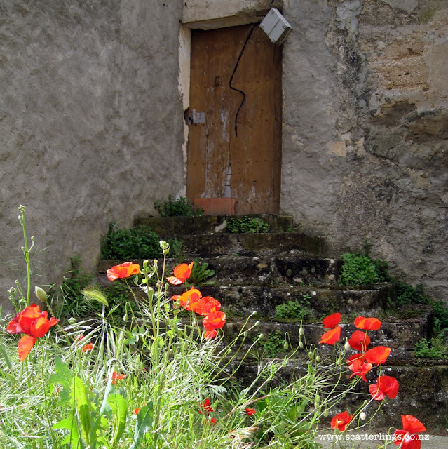 Flowers in towns abound, both untamed and rampant and in tended window boxes. You can see the sketch I did of this little nook in Rubio in my previous post.