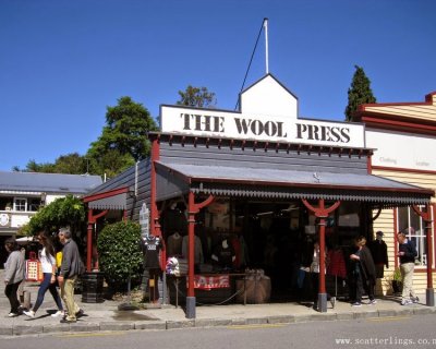 out and about - urban sketching in arrowtown