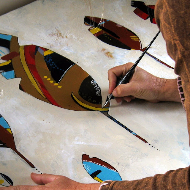 Using a dipping pen and acrylic inks to doodle fine details