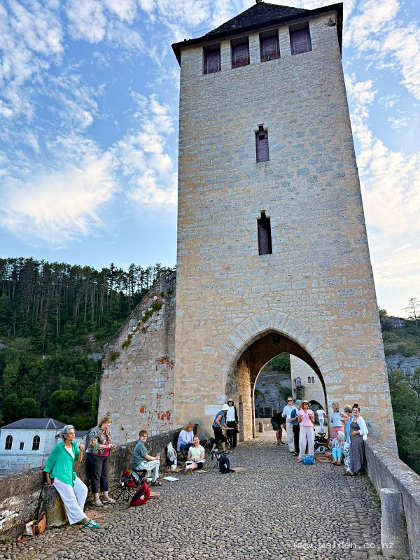 Paint & sip on Pont Valentre, Cahors