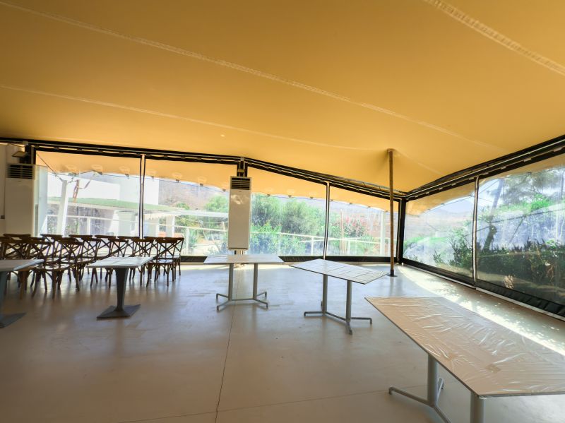 Spacious studio tent