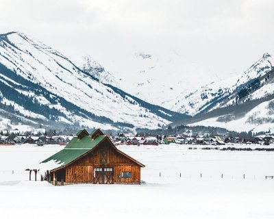 A snowscape in a limited palette